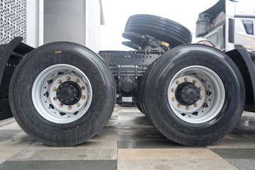 �ൺ���ӥ�� 13.2L���� 580���� 6X4 һ�����12�� ǣ����ͼƬ