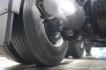 �ൺ���ӥ�� 13.2L���� 580���� 6X4 һ�����12�� ǣ����ͼƬ