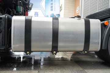 �ൺ���ӥ�� 13.2L���� 580���� 6X4 һ�����12�� ǣ����ͼƬ