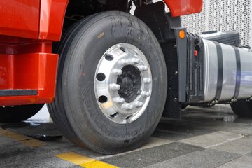 �ൺ���ӥ�� 13.2L���� 580���� 6X4 һ�����12�� ǣ����ͼƬ