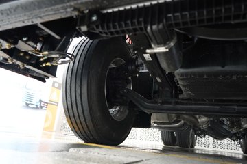 �ൺ���ӥ�� 13.2L���� 580���� 6X4 һ�����12�� ǣ����ͼƬ