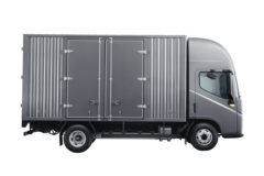 瑞驰C9 先锋版Ⅱ 高顶 4.315米单排纯电动厢式轻卡 宁德时代120kWh