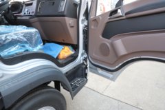 解放 新招财虎 2.5L柴油 150马力 万里扬5档 4.2米单排栏板轻卡 解放 新招财虎 2.5L柴油 150马力 万里扬5档 4.2米单排栏板轻卡