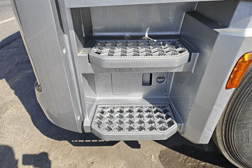 ����ŷ��H5 6.4L���� 300���� 4X2 ��ʿ��8�� 6.8�ײ�դʽ�ػ���ͼƬ