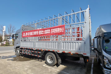 ����ŷ��H5 6.4L���� 300���� 4X2 ��ʿ��8�� 6.8�ײ�դʽ�ػ���ͼƬ