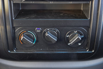 ��������GK3 2L���� 140���� 4X2 ��ʿ��8�� 2.8����ж��ͼƬ