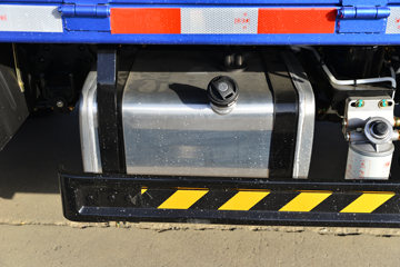 ��������GK3 2L���� 140���� 4X2 ��ʿ��8�� 2.8����ж��ͼƬ