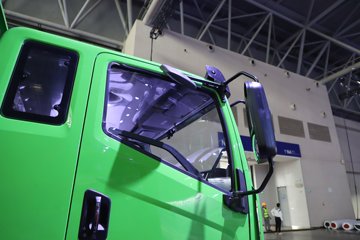 ����Ծ�������� 4.2L���� 200���� 4X2 ��ʿ��8�� 4.2����ж��ͼƬ