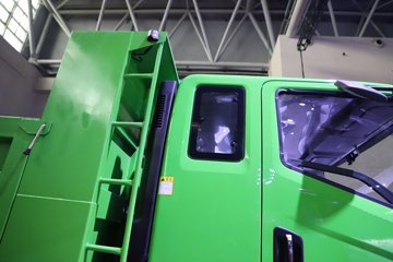 ����Ծ�������� 4.2L���� 200���� 4X2 ��ʿ��8�� 4.2����ж��ͼƬ