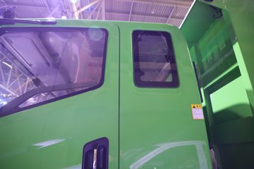 ����Ծ�������� 4.2L���� 200���� 4X2 ��ʿ��8�� 4.2����ж��ͼƬ