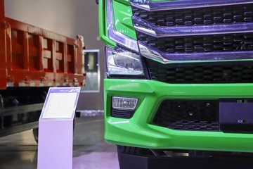 ����Ծ�������� 4.2L���� 200���� 4X2 ��ʿ��8�� 4.2����ж��ͼƬ