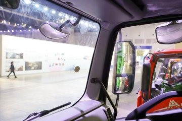 ����Ծ�������� 4.2L���� 200���� 4X2 ��ʿ��8�� 4.2����ж��ͼƬ