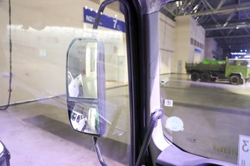 ����Ծ�������� 4.2L���� 200���� 4X2 ��ʿ��8�� 4.2����ж��ͼƬ