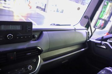 ����Ծ�������� 4.2L���� 200���� 4X2 ��ʿ��8�� 4.2����ж��ͼƬ