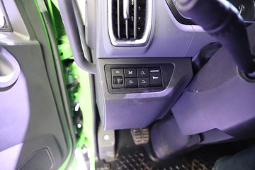 ����Ծ�������� 4.2L���� 200���� 4X2 ��ʿ��8�� 4.2����ж��ͼƬ