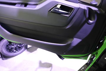 ����Ծ�������� 4.2L���� 200���� 4X2 ��ʿ��8�� 4.2����ж��ͼƬ