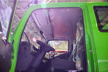 ����Ծ�������� 4.2L���� 200���� 4X2 ��ʿ��8�� 4.2����ж��ͼƬ