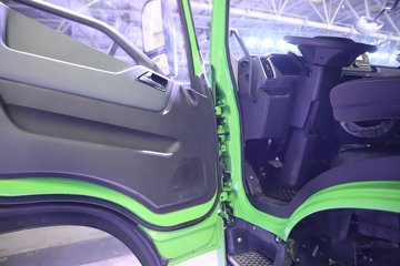 ����Ծ�������� 4.2L���� 200���� 4X2 ��ʿ��8�� 4.2����ж��ͼƬ