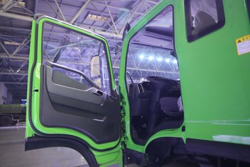 ����Ծ�������� 4.2L���� 200���� 4X2 ��ʿ��8�� 4.2����ж��ͼƬ