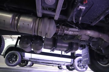 ����Ծ�������� 4.2L���� 200���� 4X2 ��ʿ��8�� 4.2����ж��ͼƬ