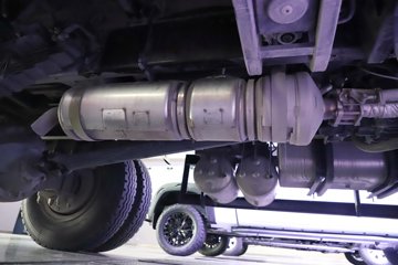 ����Ծ�������� 4.2L���� 200���� 4X2 ��ʿ��8�� 4.2����ж��ͼƬ