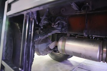 ����Ծ�������� 4.2L���� 200���� 4X2 ��ʿ��8�� 4.2����ж��ͼƬ