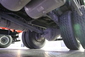 ����Ծ�������� 4.2L���� 200���� 4X2 ��ʿ��8�� 4.2����ж��ͼƬ