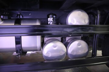 ����Ծ�������� 4.2L���� 200���� 4X2 ��ʿ��8�� 4.2����ж��ͼƬ