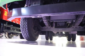 ����Ծ�������� 4.2L���� 200���� 4X2 ��ʿ��8�� 4.2����ж��ͼƬ