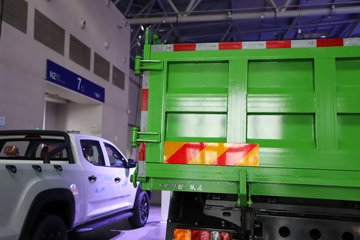 ����Ծ�������� 4.2L���� 200���� 4X2 ��ʿ��8�� 4.2����ж��ͼƬ