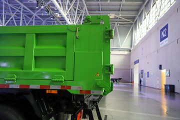 ����Ծ�������� 4.2L���� 200���� 4X2 ��ʿ��8�� 4.2����ж��ͼƬ