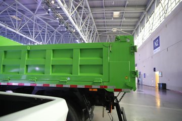 ����Ծ�������� 4.2L���� 200���� 4X2 ��ʿ��8�� 4.2����ж��ͼƬ