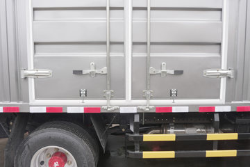 ����Ǭ��K6 2.5L���� 185���� ��ʿ��8�� 4.17�׵�����ʽ�ῨͼƬ