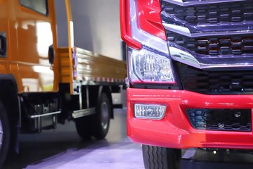 Ծ������H3 2.5L���� 180���� 4X2 ��ʿ��10�� 3.15�׵�����ж��ͼƬ