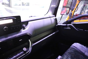 Ծ������H3 2.5L���� 180���� 4X2 ��ʿ��10�� 3.15�׵�����ж��ͼƬ