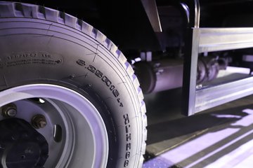 Ծ������H3 2.5L���� 180���� 4X2 ��ʿ��10�� 3.15�׵�����ж��ͼƬ