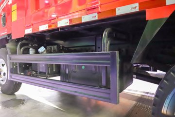 Ծ������H3 2.5L���� 180���� 4X2 ��ʿ��10�� 3.15�׵�����ж��ͼƬ