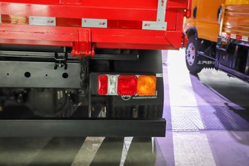 Ծ������H3 2.5L���� 180���� 4X2 ��ʿ��10�� 3.15�׵�����ж��ͼƬ