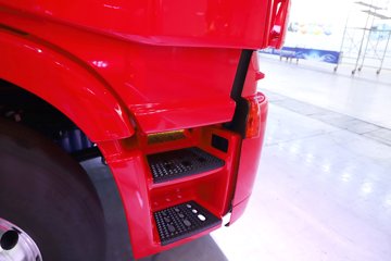 �������ҽ�ʨ ���ذ� 12.8L LNG 520���� 6X4 ��ʿ��12�� ǣ����ͼƬ