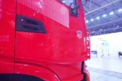 上汽红岩杰狮 标载版 12.8L LNG 520马力 6X4 法士特12档 牵引车 上汽红岩杰狮 标载版 12.8L LNG 520马力 6X4 法士特12档 牵引车