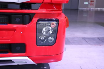 �������ҽ�ʨ ���ذ� 12.8L LNG 520���� 6X4 ��ʿ��12�� ǣ����ͼƬ