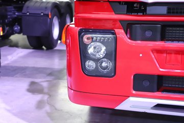 �������ҽ�ʨ ���ذ� 12.8L LNG 520���� 6X4 ��ʿ��12�� ǣ����ͼƬ