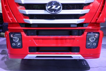 �������ҽ�ʨ ���ذ� 12.8L LNG 520���� 6X4 ��ʿ��12�� ǣ����ͼƬ