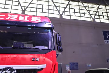 �������ҽ�ʨ ���ذ� 12.8L LNG 520���� 6X4 ��ʿ��12�� ǣ����ͼƬ