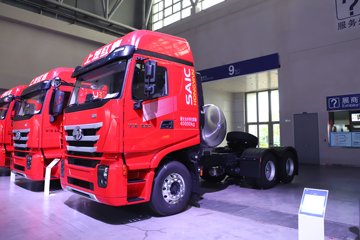 �������ҽ�ʨ ���ذ� 12.8L LNG 520���� 6X4 ��ʿ��12�� ǣ����ͼƬ