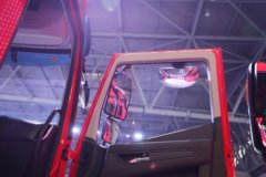 上汽红岩杰狮 标载版 12.8L LNG 520马力 6X4 法士特12档 牵引车 上汽红岩杰狮 标载版 12.8L LNG 520马力 6X4 法士特12档 牵引车