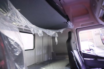 �������ҽ�ʨ ���ذ� 12.8L LNG 520���� 6X4 ��ʿ��12�� ǣ����ͼƬ