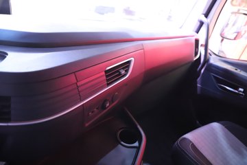 �������ҽ�ʨ ���ذ� 12.8L LNG 520���� 6X4 ��ʿ��12�� ǣ����ͼƬ