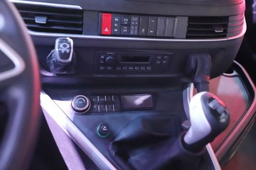 �������ҽ�ʨ ���ذ� 12.8L LNG 520���� 6X4 ��ʿ��12�� ǣ����ͼƬ