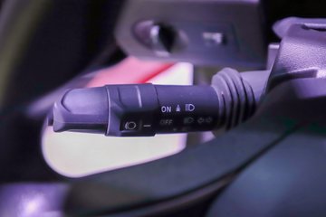 �������ҽ�ʨ ���ذ� 12.8L LNG 520���� 6X4 ��ʿ��12�� ǣ����ͼƬ